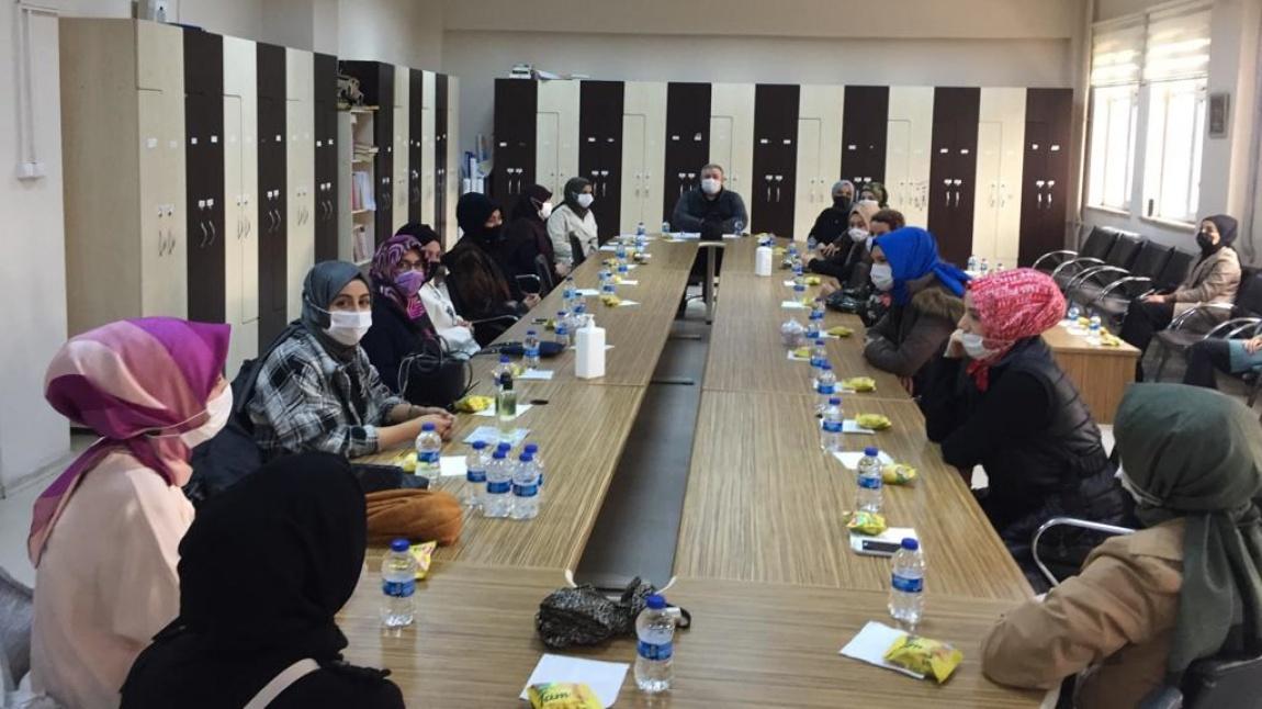 Şube Müdürümüz Ali Rıza ÖZTÜRK, DİKAB ve Arapça Öğretmenleriyle Toplantı Gerçekleştirdi...